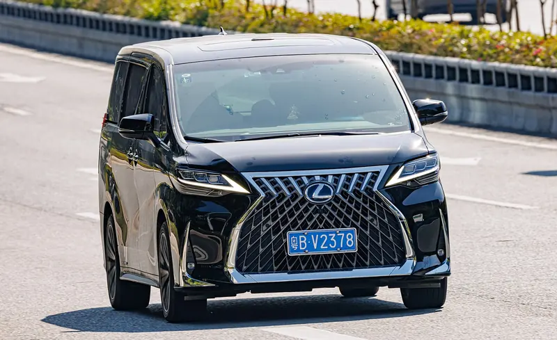 베트남 Lexus LM 기사 포함 렌터카