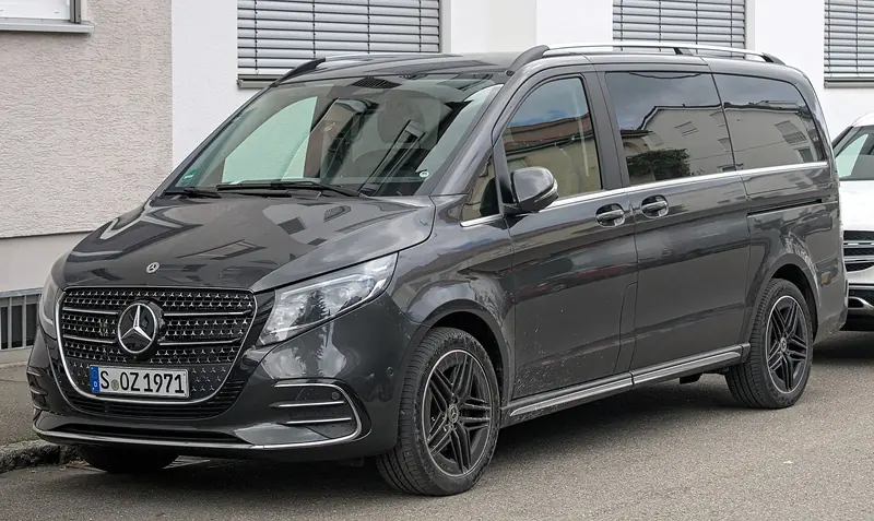 베트남 Mercedes-Benz V-Class 기사 포함 렌터카