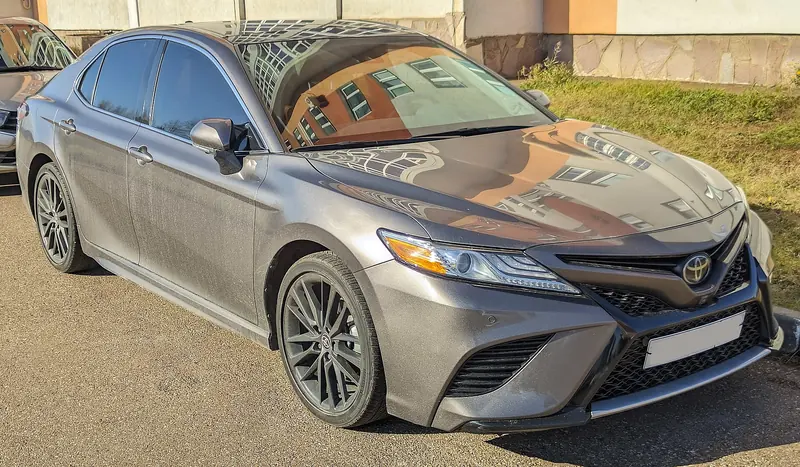 Toyota Camry / Mercedes-Benz E-Class con chófer en Vietnam