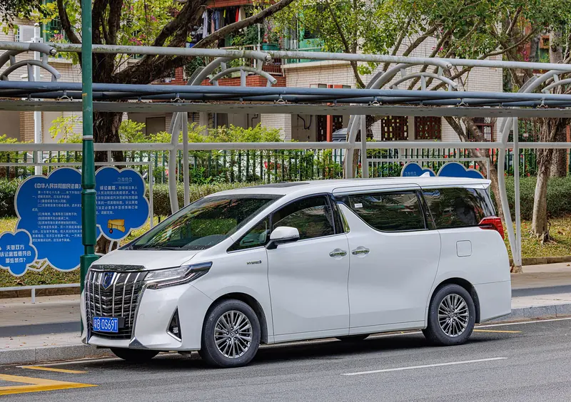 베트남 Toyota Alphard 기사 포함 렌터카
