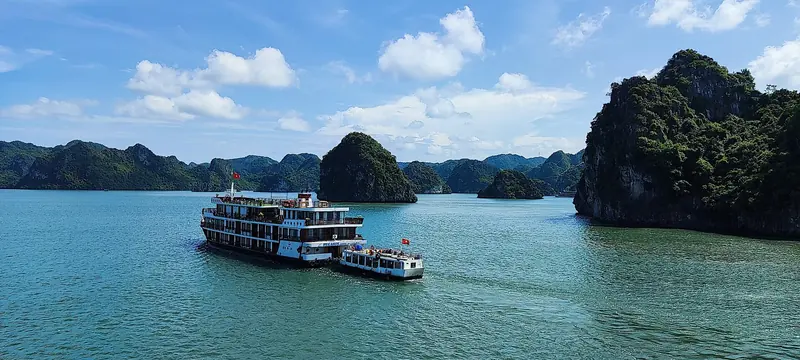 Golf en la bahía de Ha Long